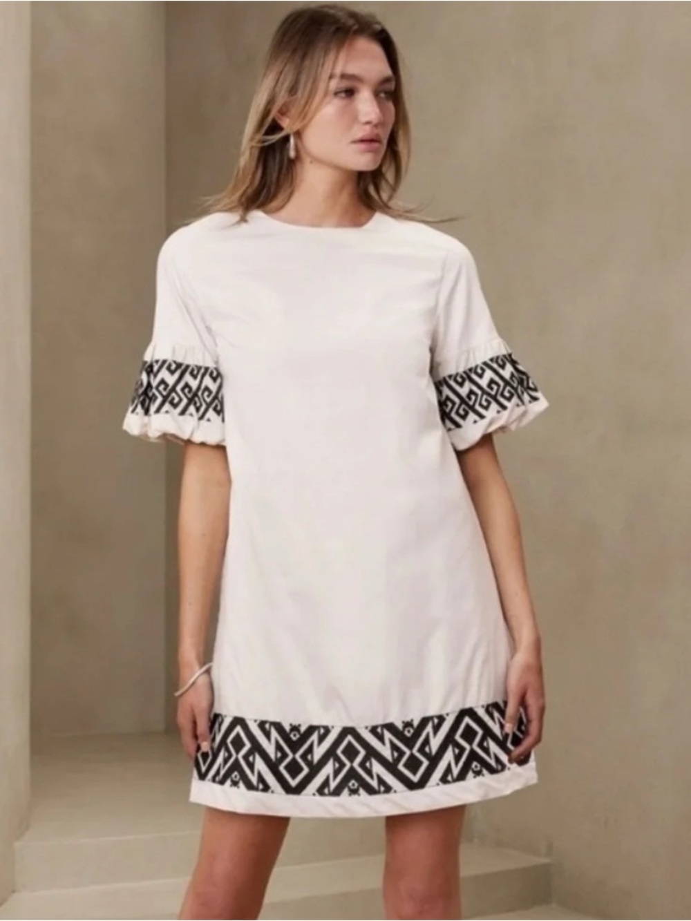 Banana Republic embroidered dress puff sleeve L EUC ivory black
